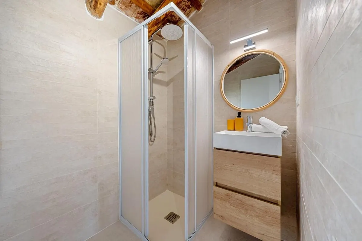 Segundo baño completo con ducha